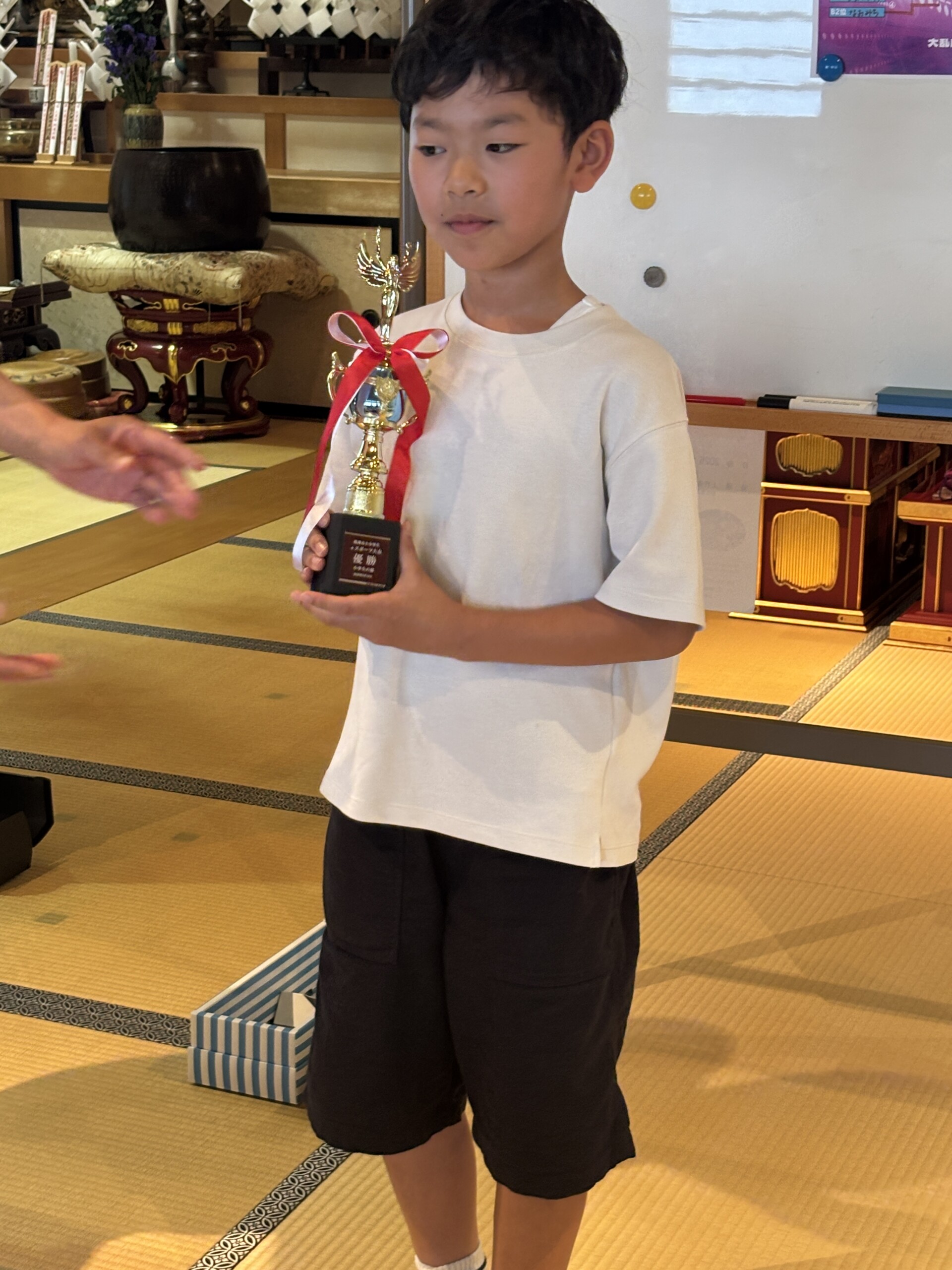 小学生の部の表彰を受ける参加者