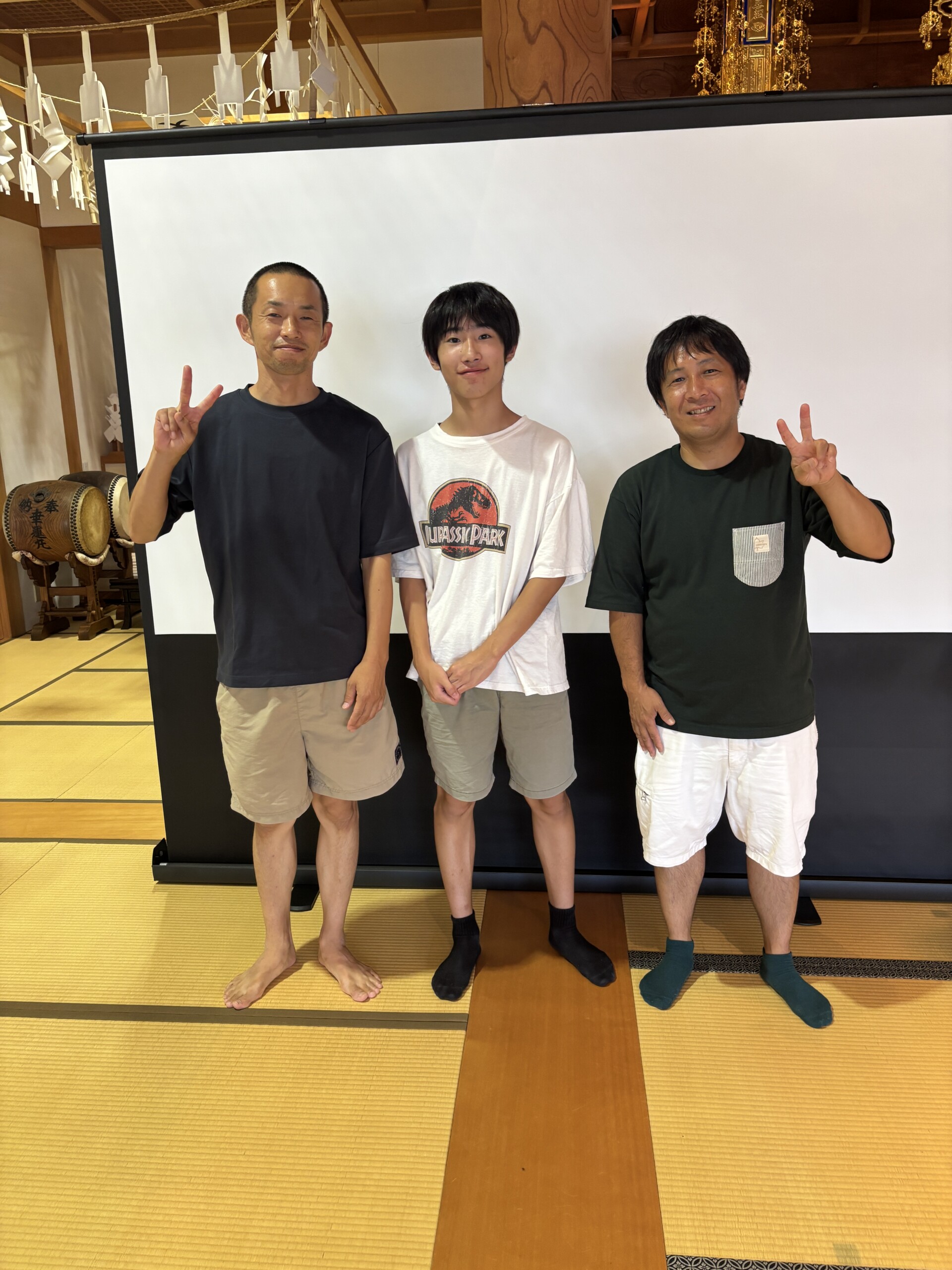 富士宮市からインタビューに来てくれた中学生との記念写真