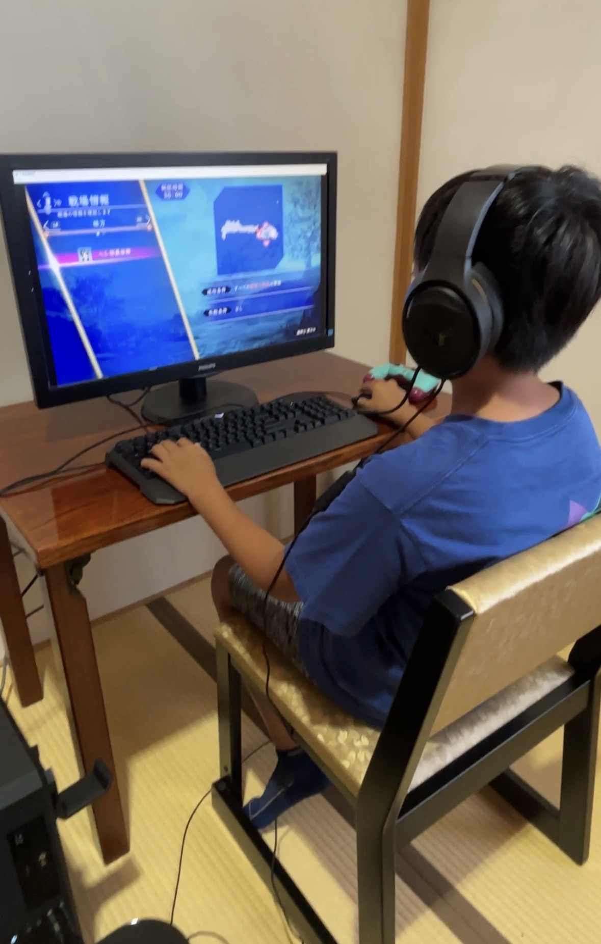 ゲーミングPC体験を楽しむ参加者