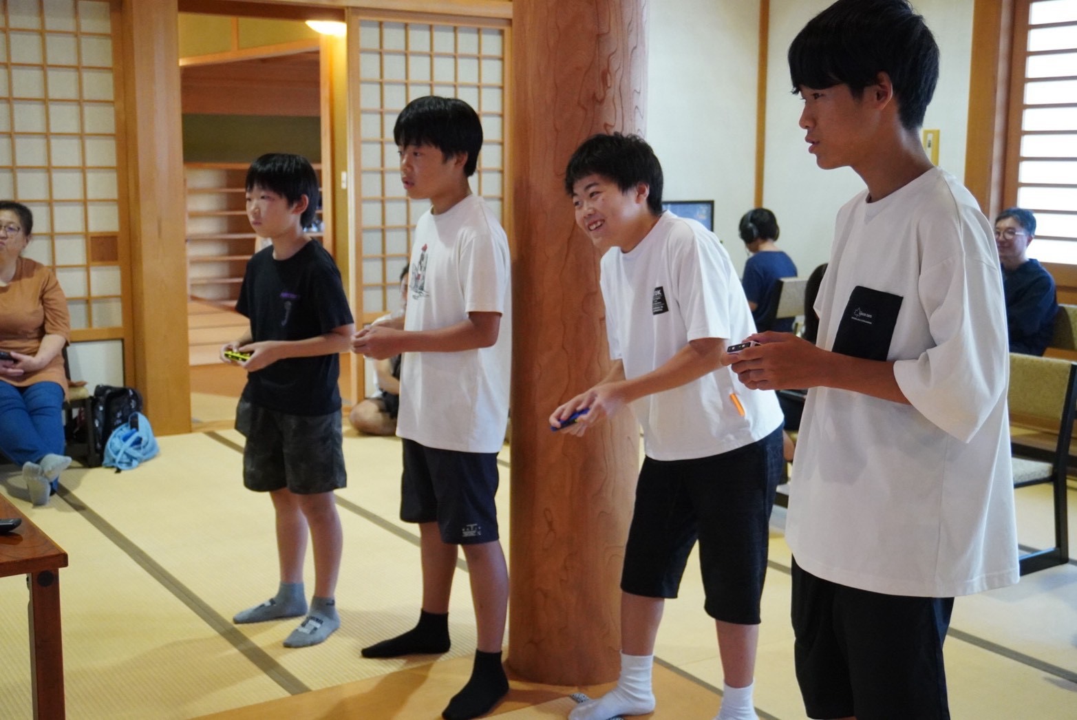 大会を通じて交流する参加者たち